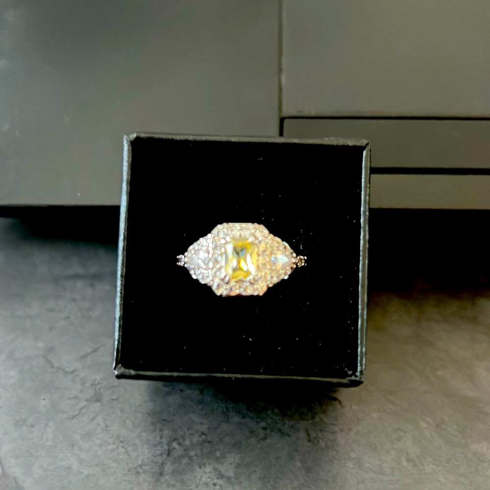 Brand New Size 8 sterling Club Bomb Party Ring